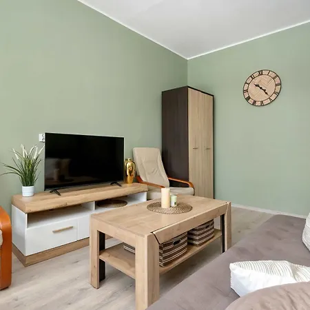 Compact With Balcony Nearby The Old Town By Renters Apartamento