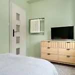 Compact With Balcony Nearby The Old Town By Renters