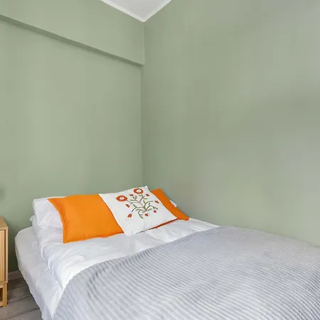 Apartment Compact With Balcony Nearby The Old Town By Renters