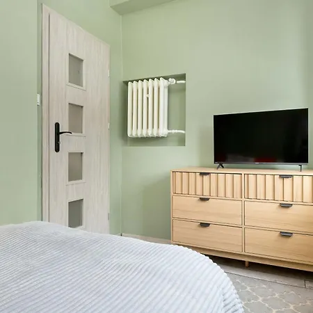 Compact With Balcony Nearby The Old Town By Renters