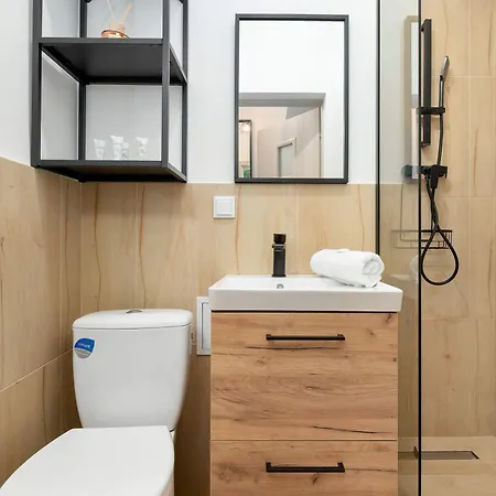 Compact With Balcony Nearby The Old Town By Renters Apartment *