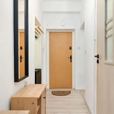 Compact With Balcony Nearby The Old Town By Renters Apartment