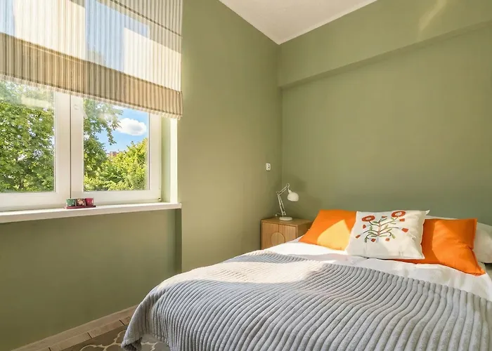 Compact With Balcony Nearby The Old Town By Renters Apartament *