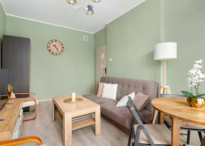 Compact With Balcony Nearby The Old Town By Renters Διαμέρισμα *