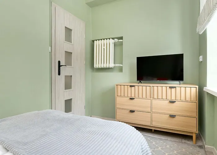 Compact With Balcony Nearby The Old Town By Renters