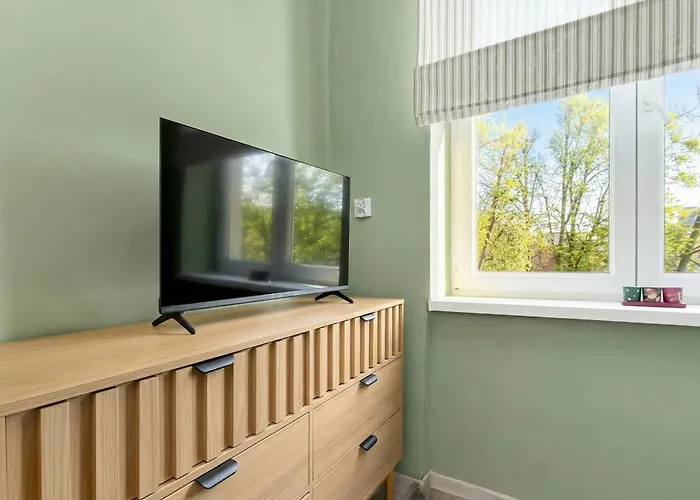 Compact With Balcony Nearby The Old Town By Renters