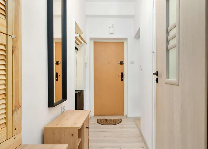 Compact With Balcony Nearby The Old Town By Renters Apartament