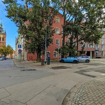 Compact With Balcony Nearby The Old Town By Renters *